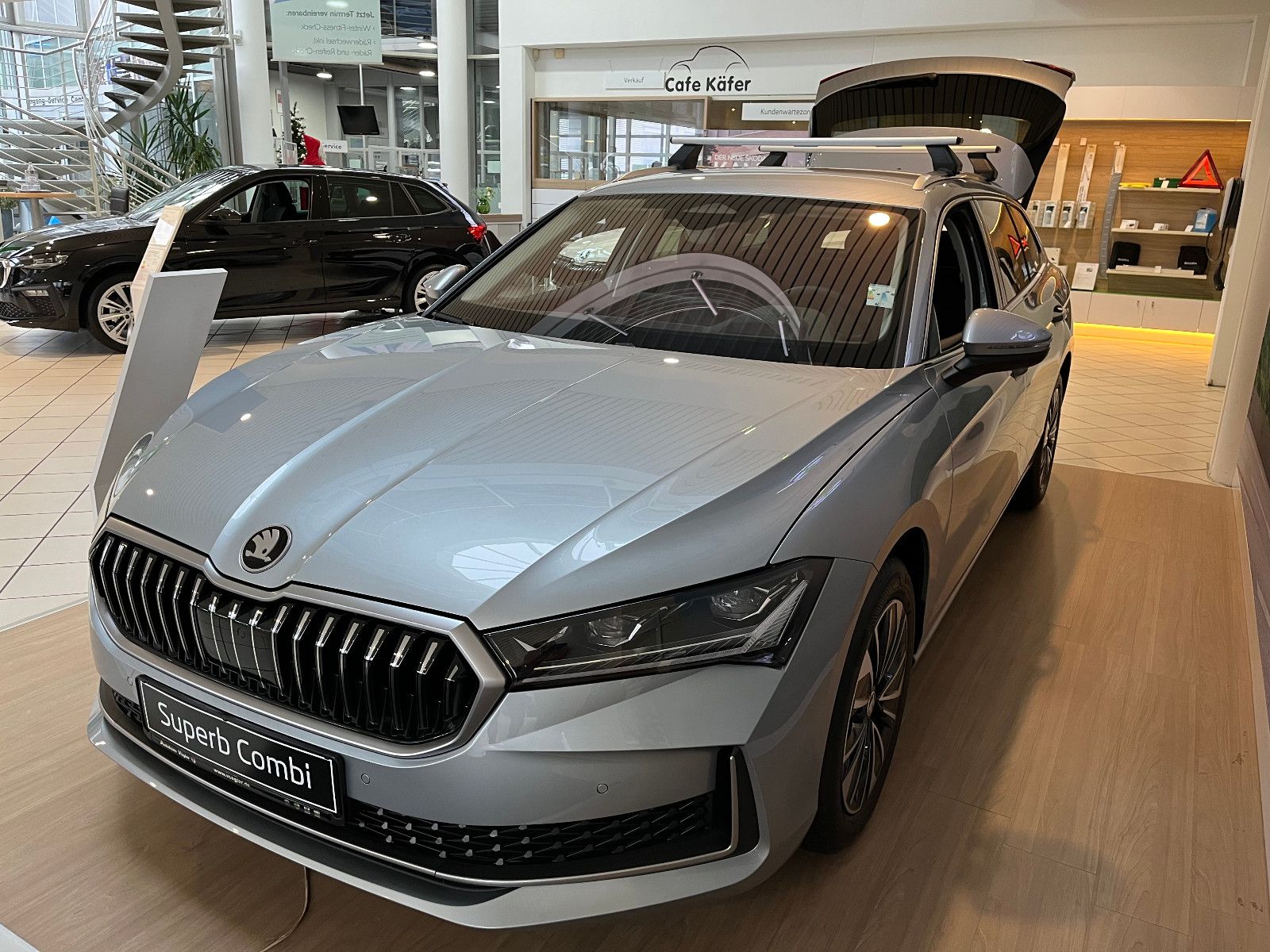 Superb Combi 2.0 TDI DSG ACC/Matrix/SHZ/Massage
