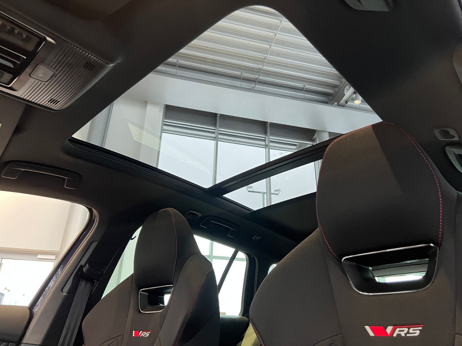 Fahrzeugabbildung SKODA Octavia Combi RS 2.0 TSI DSG *Panorama, AHK, Ind