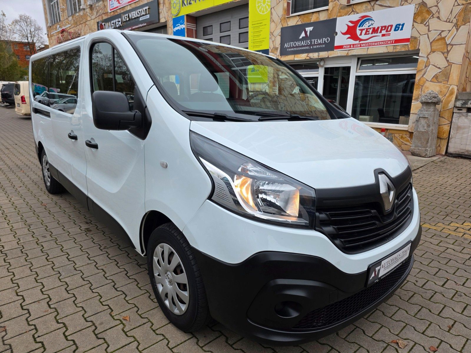 RENAULT Trafic