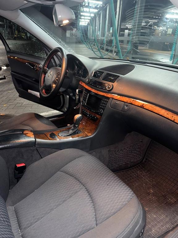 Mercedes-Benz E 320