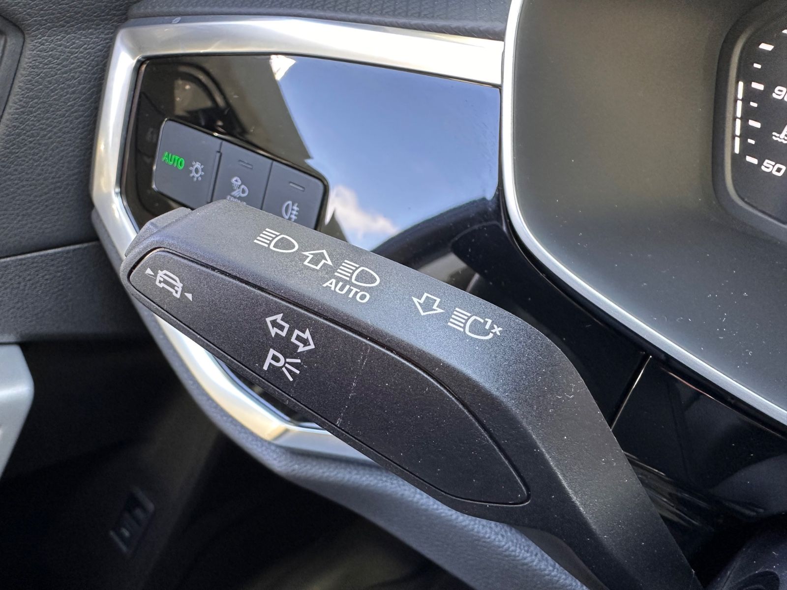 Fahrzeugabbildung Audi Q3 35 TFSI S line S Tronic Navi/ACC/SHZG/LED/PDC