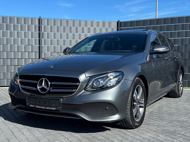 MERCEDES-BENZ E 220d T 4M AVANTGARDE*9G*CAM*LED*SHZ*AHK*