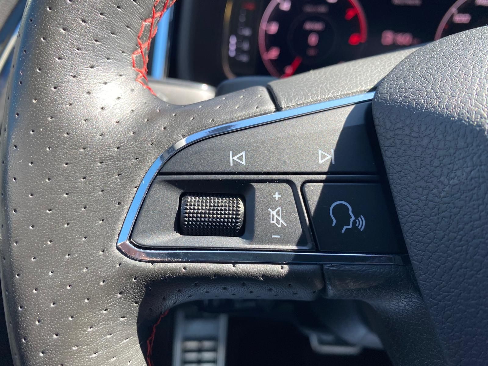 Fahrzeugabbildung SEAT Ateca 1.5 TSI FR APP+ACC+RFK+AHK+NAVI+SITZHEIZ