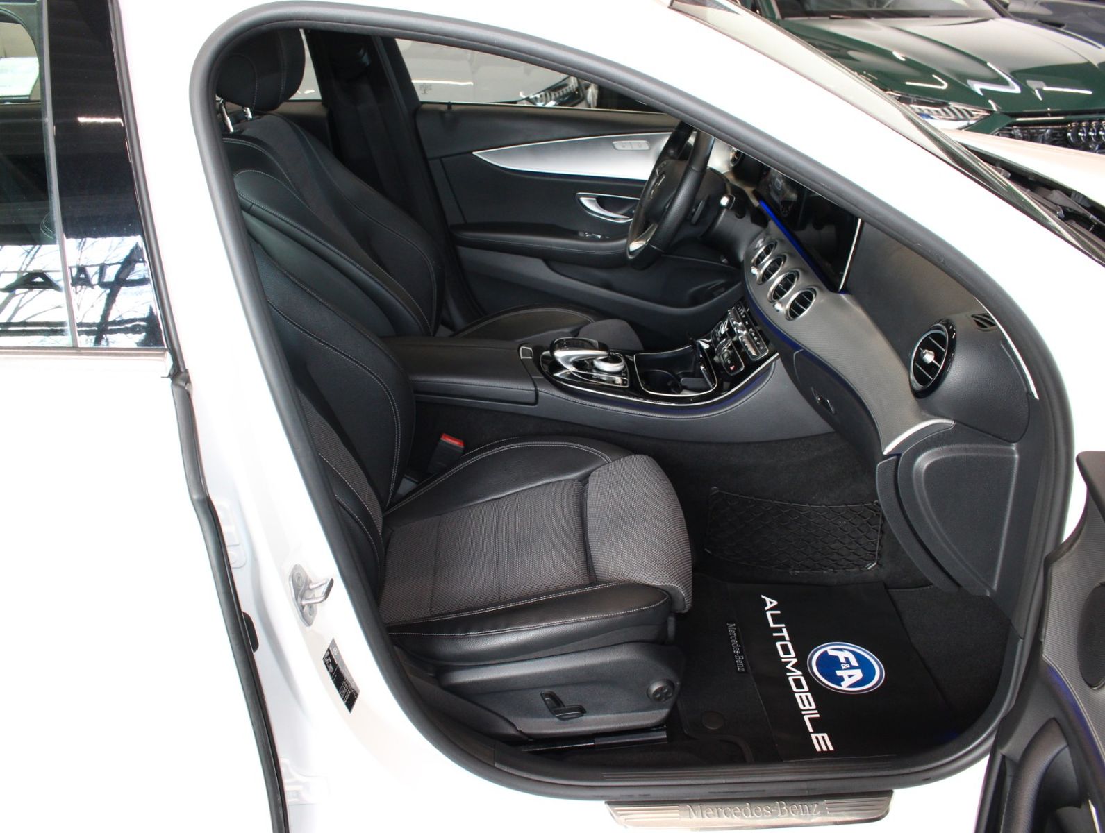 Fahrzeugabbildung Mercedes-Benz E 350 d T Avantgarde 9G* 360 Kamera*LED.2Hand