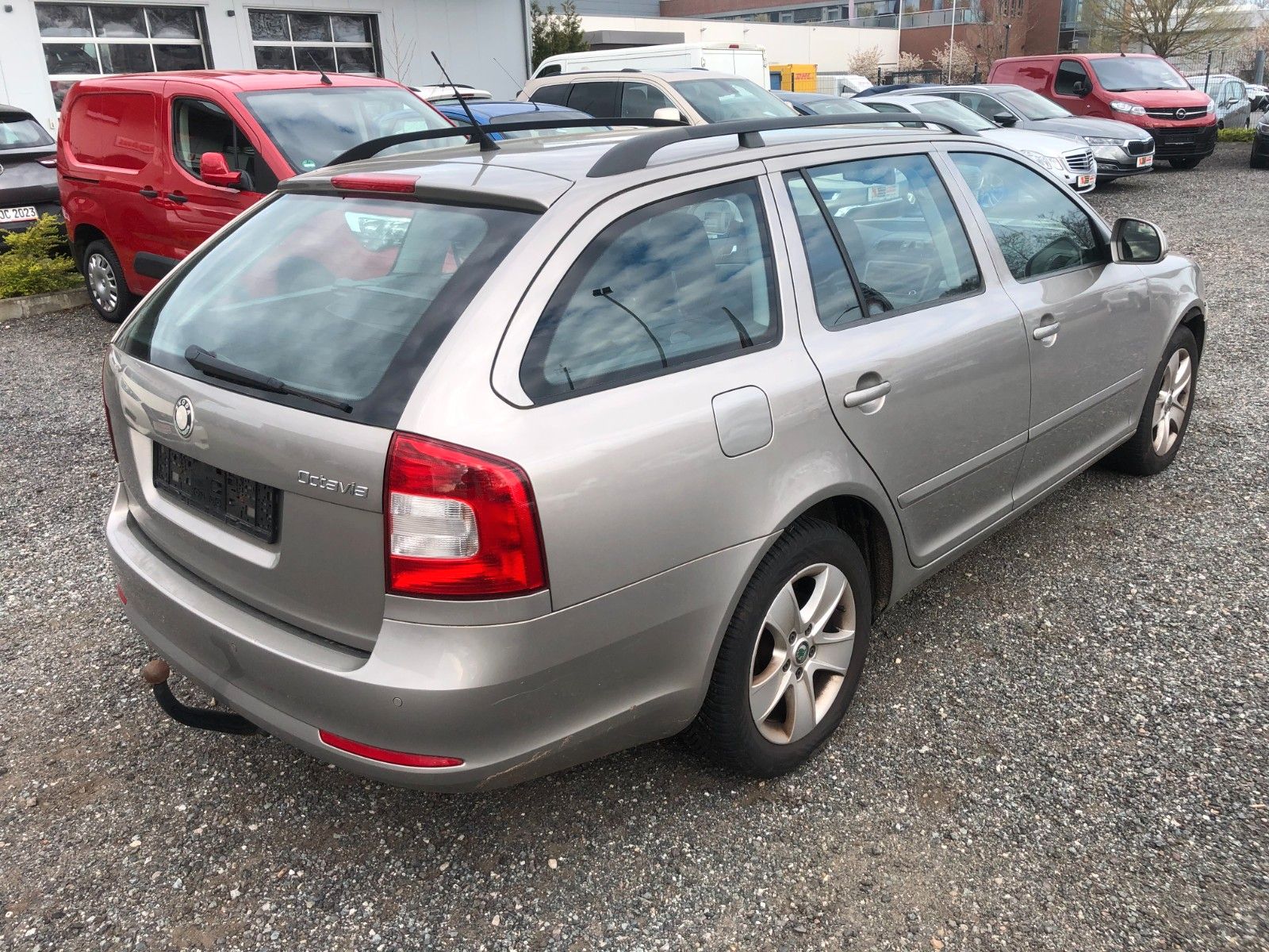 Fahrzeugabbildung SKODA Octavia Combi Elegance Unfall Front