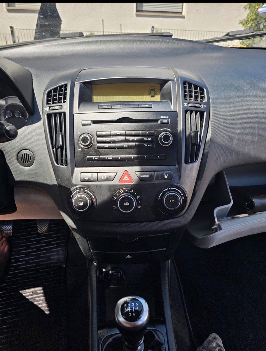 Kia cee'd 2010 — photo 7