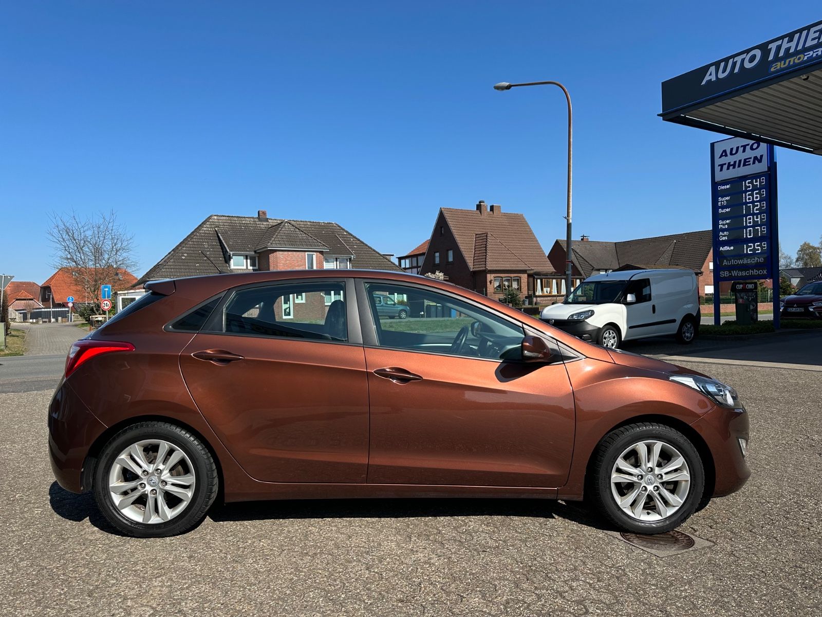 Fahrzeugabbildung Hyundai i30 1.4 Intro Edition Shzg/GJR/Klimaautom/LM16"