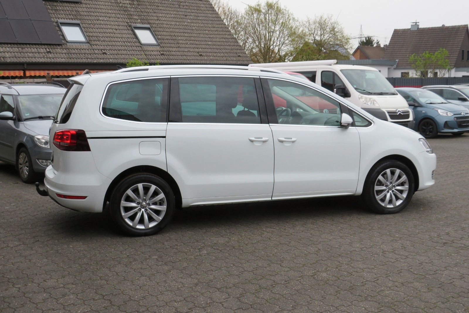 Fahrzeugabbildung Volkswagen Sharan Highline 7-SITZE AHK NAVI ACC 1.HAND