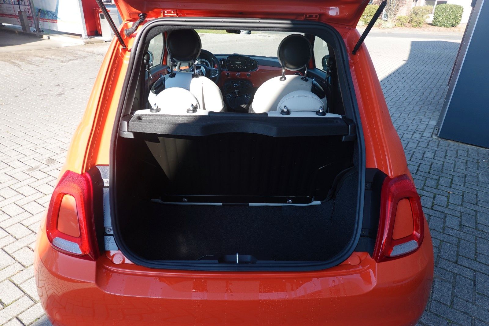 Fahrzeugabbildung Fiat 500 Hybrid  Dolcevita Orange