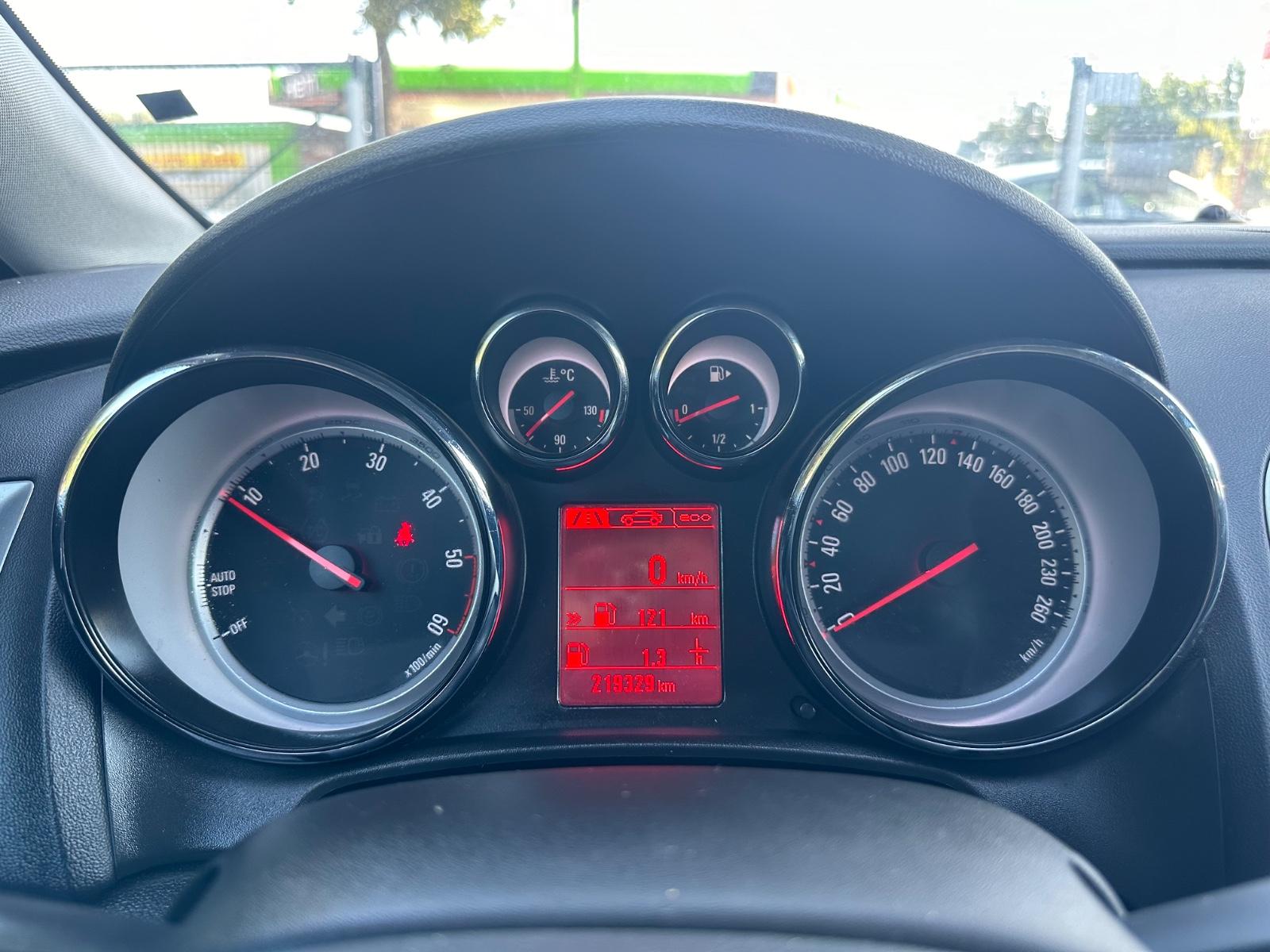 Opel Astra 2015 — photo 17