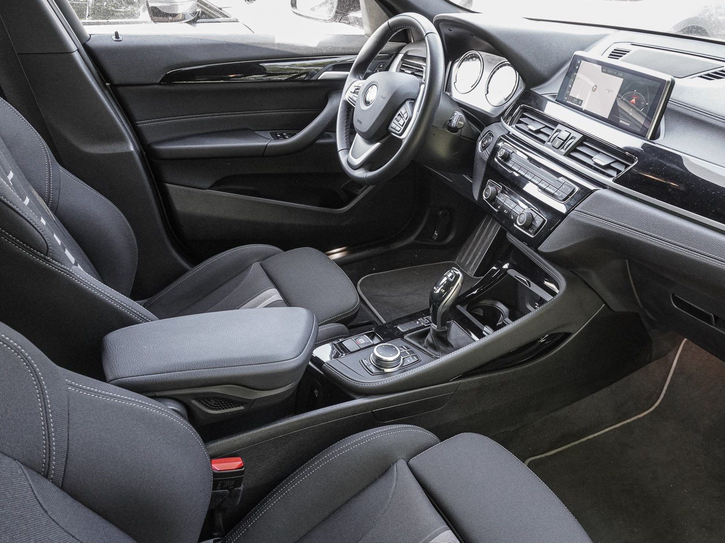 BMW X2 sDrive18i Advantage Plus Aut. NAVI LED Sound  foto 4