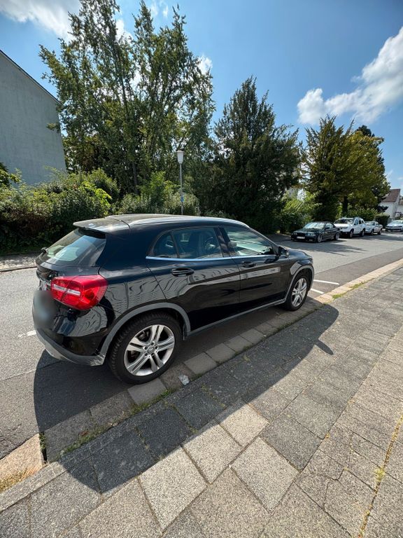 Image of Mercedes-Benz GLA 180