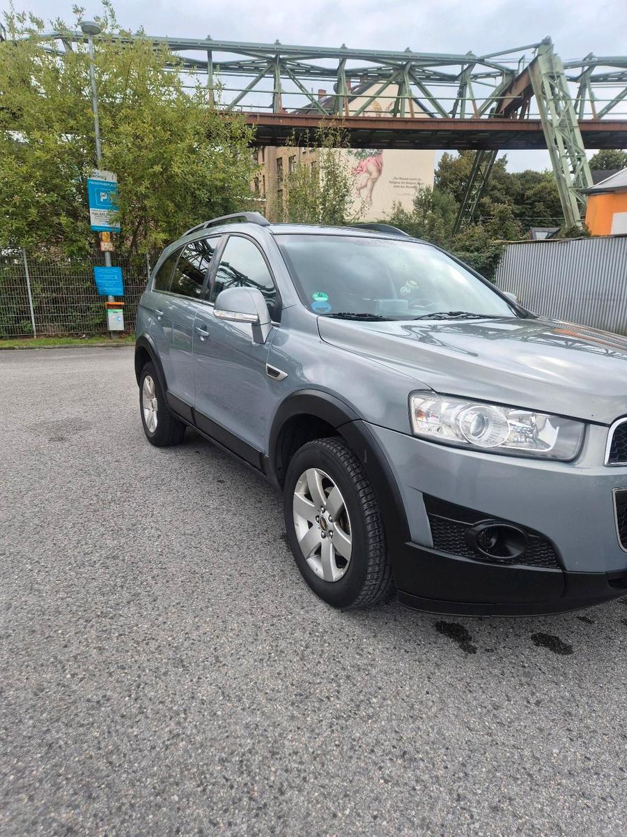 Chevrolet Captiva 2012 — interior
