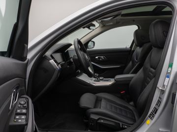 Fahrzeugabbildung BMW 320d xDLuxury Line DAB HiFi PDC Stop&Go Komfort