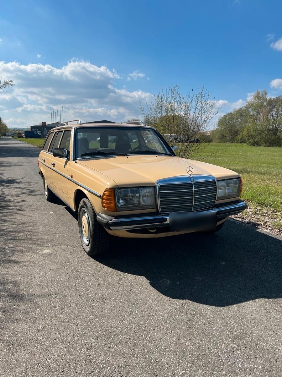 Mercedes-Benz 240