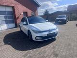 Volkswagen Golf VIII Lim. Active/Pano/elektr.AHK/Metallic - mit Diesel-Antrieb: Metallic