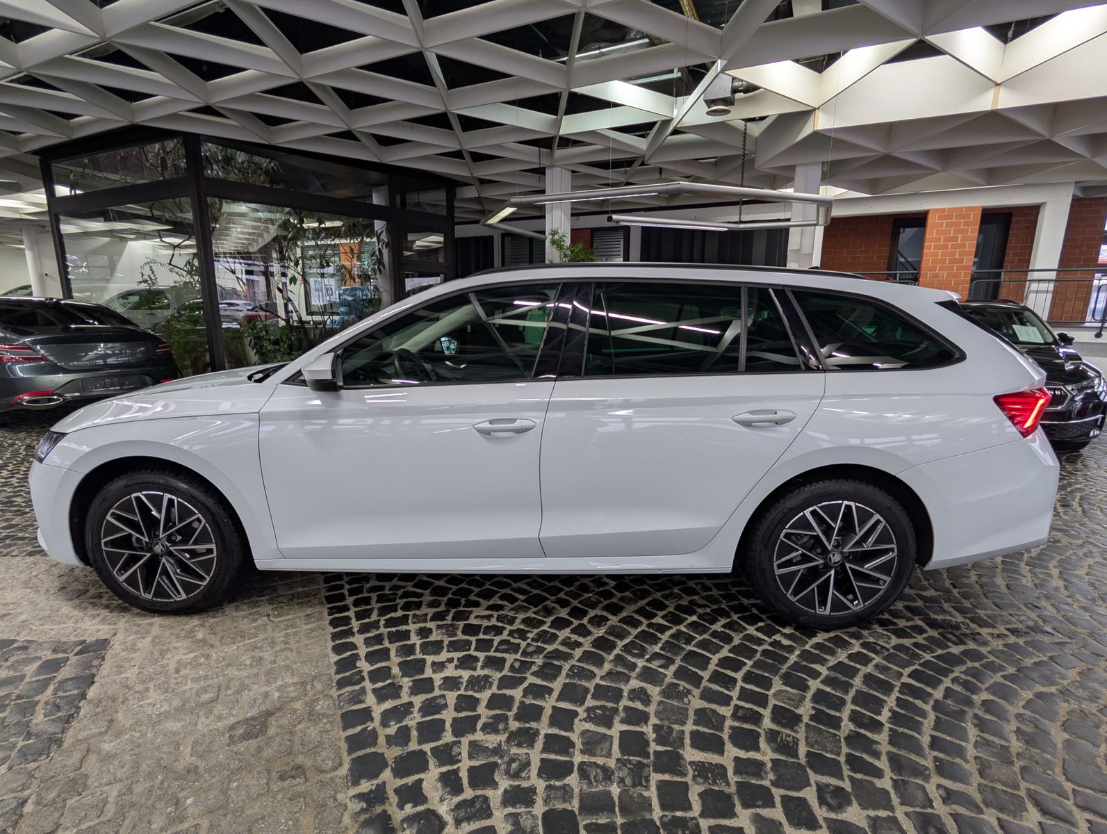 Fahrzeugabbildung SKODA Octavia 1.5 TSI mHEV Style ACC AHK 5J.-Garantie