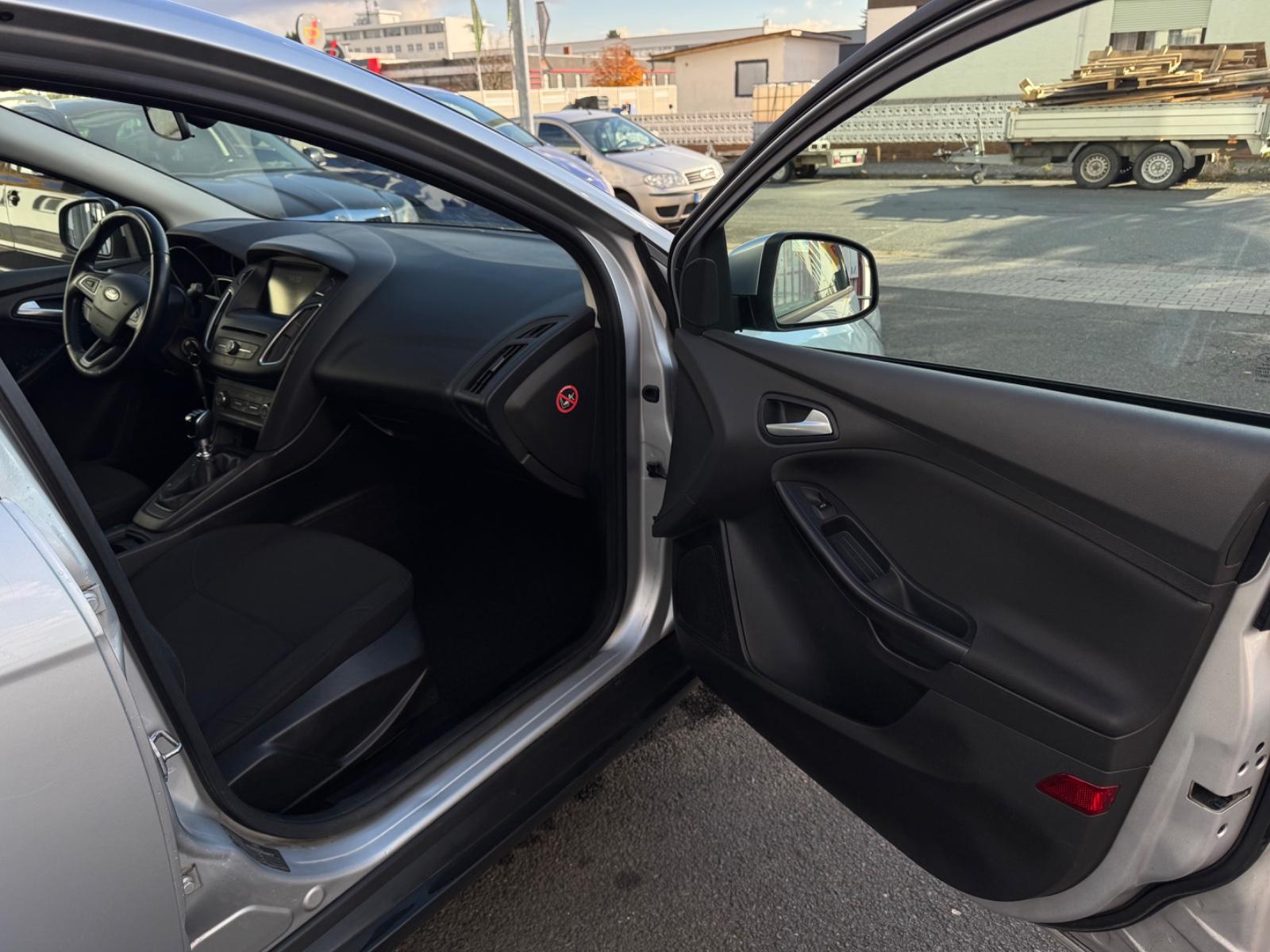 Ford Focus 2015 — photo 9
