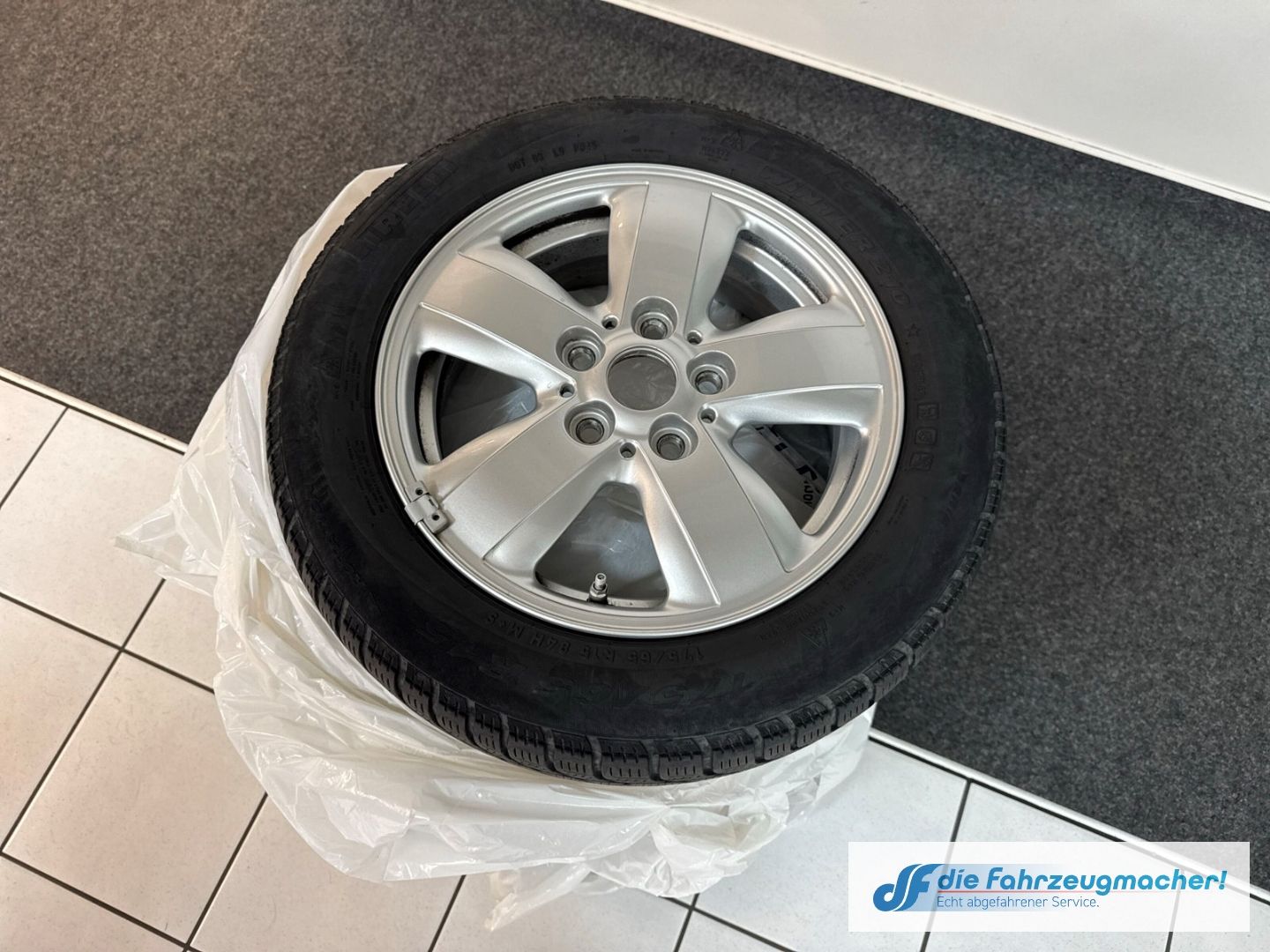 Fahrzeugabbildung MINI Cooper Mehrzonenklima Ambientebeleuchtung SHZ Ke