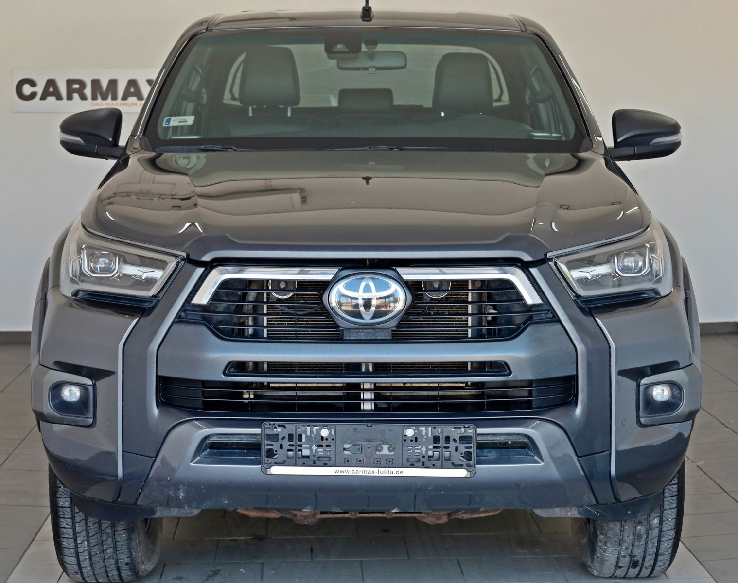 Fahrzeugabbildung Toyota Hilux 2.8 D-4D Invincible, Rollbügel, Rollo, AHK