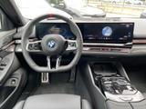 BMW i5 M60 xDrive M Sport Pro // AHK Pano Autobahnas - : Grün, Leder