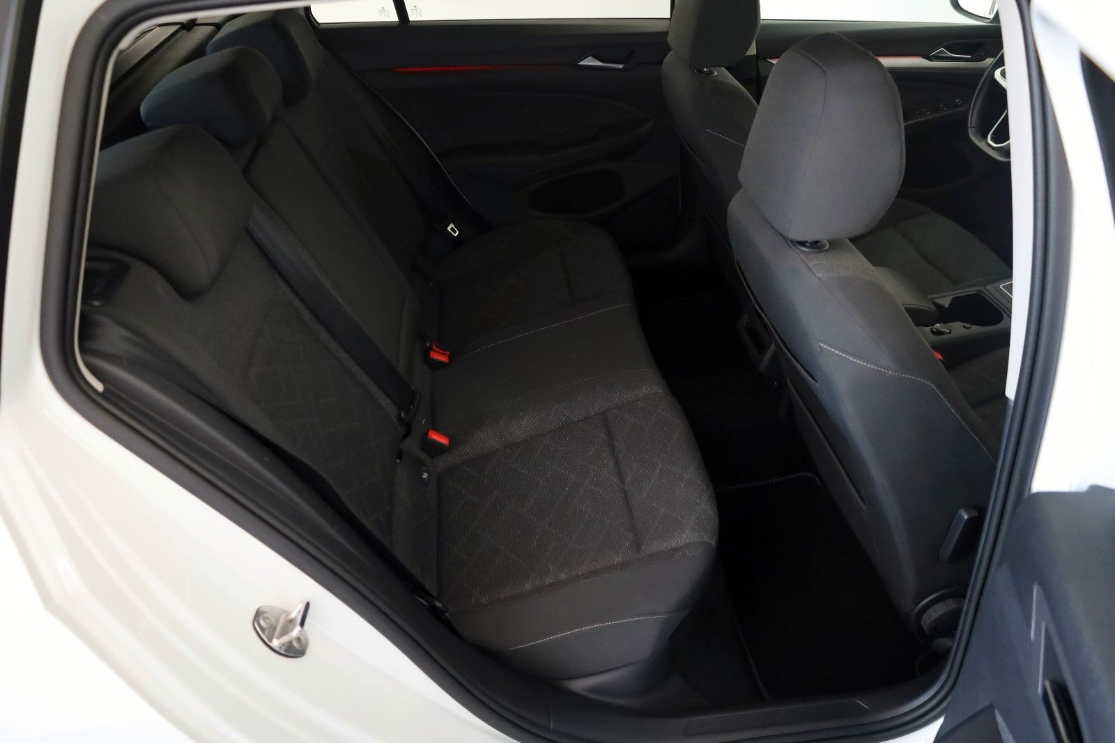 Fahrzeugabbildung Volkswagen Golf VIII Variant LIFE Navi,LED,Kamera,SH,PDC