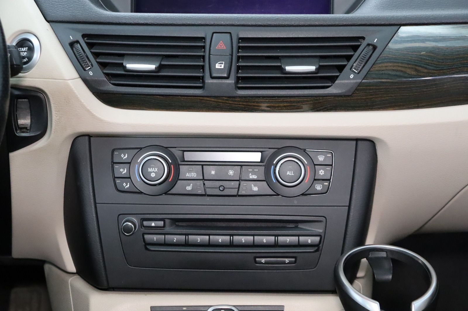 Fahrzeugabbildung BMW X1 xDrive28i * Pano * Leder * Xenon