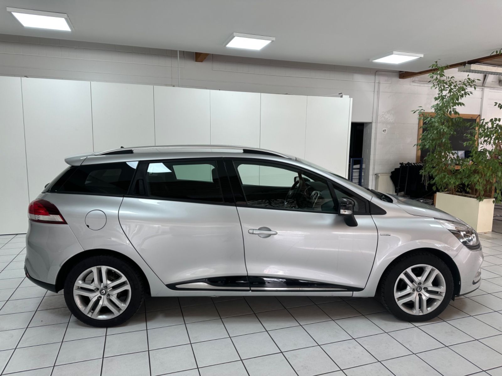 Fahrzeugabbildung Renault Clio IV Grandtour Limited