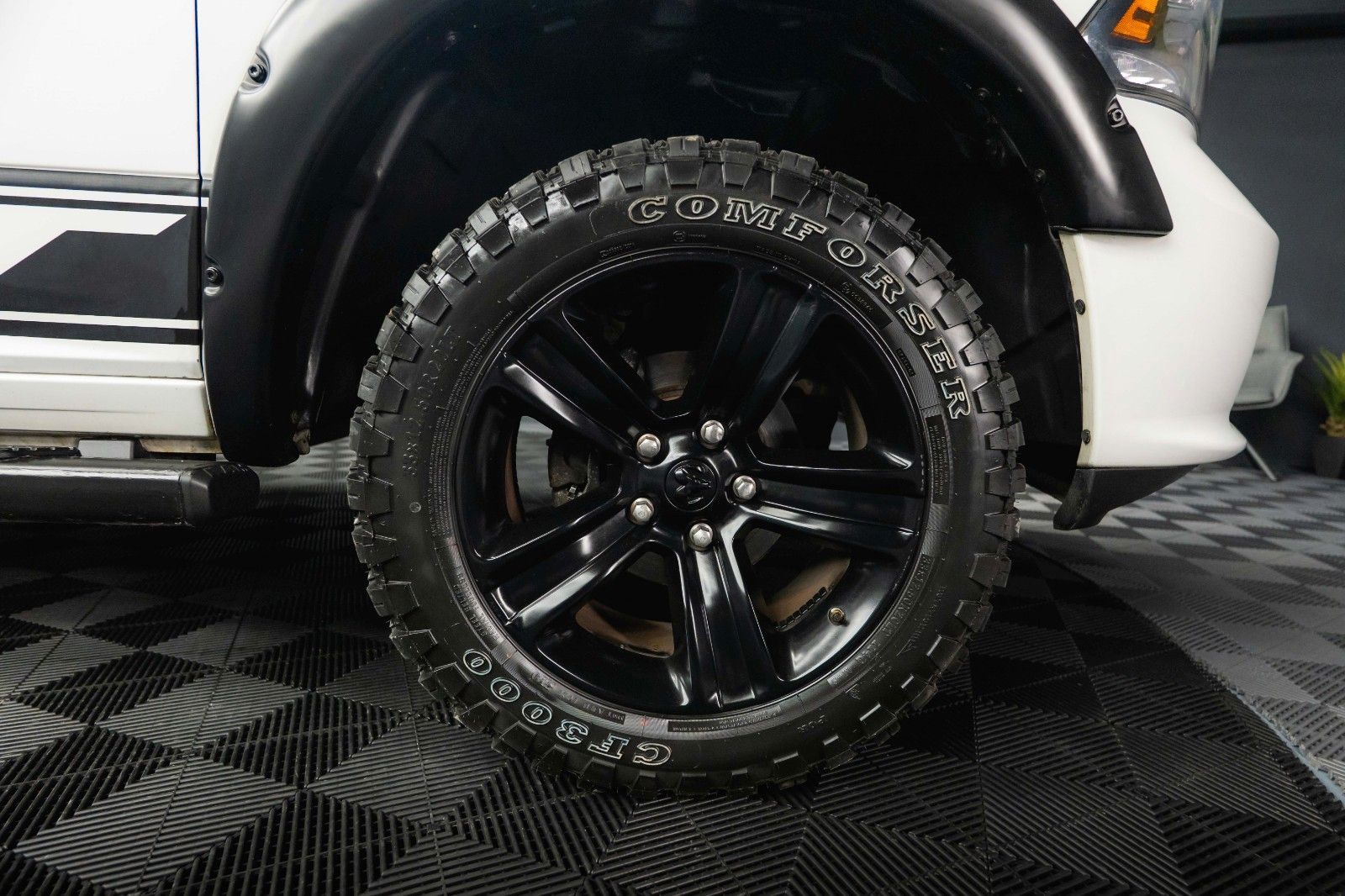 Fahrzeugabbildung Dodge RAM 5.7 V8 HEMI 4x4 Offroad Sport  LONGBED *LPG*