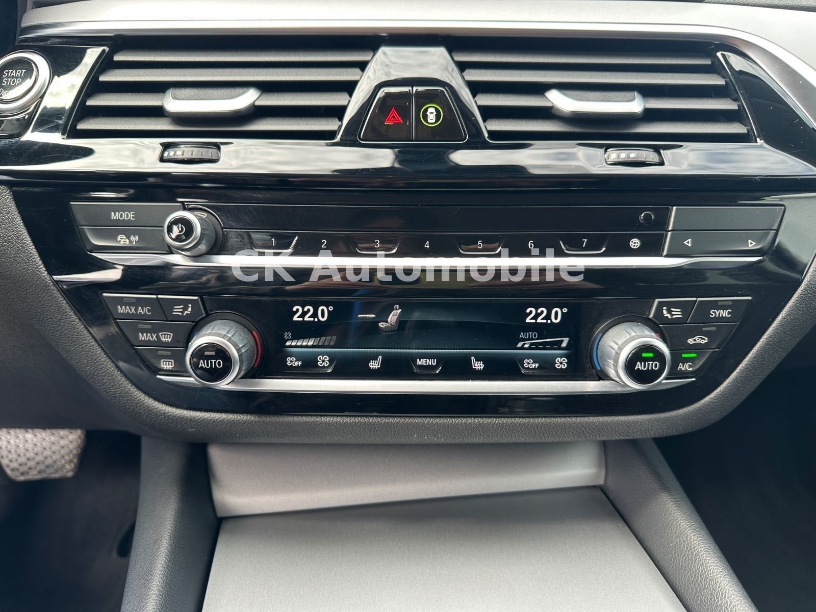 Fahrzeugabbildung BMW 520d Touring/Navi/Leder/Head-Up/Kamera/LED/ACC