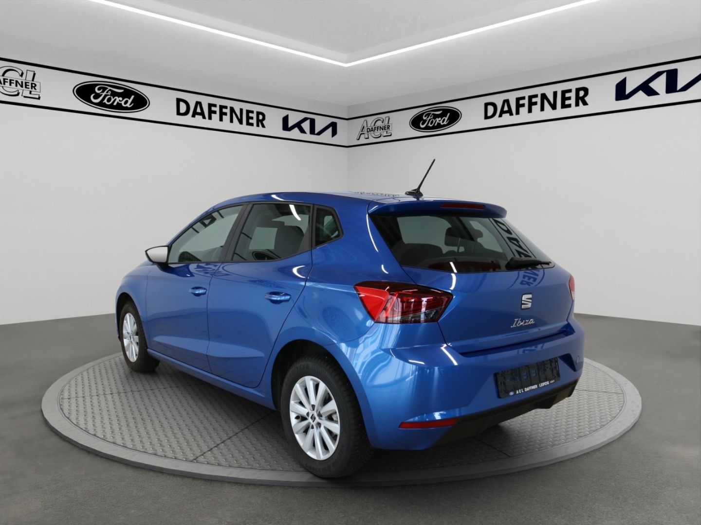 Fahrzeugabbildung SEAT Ibiza Style Navi Kamera LED Klimaautomatik Alu