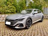 Volkswagen Arteon 2.0 TSI DSG 4M R-Line AHK PANO 20"Garanti - silberne Volkswagen Arteon