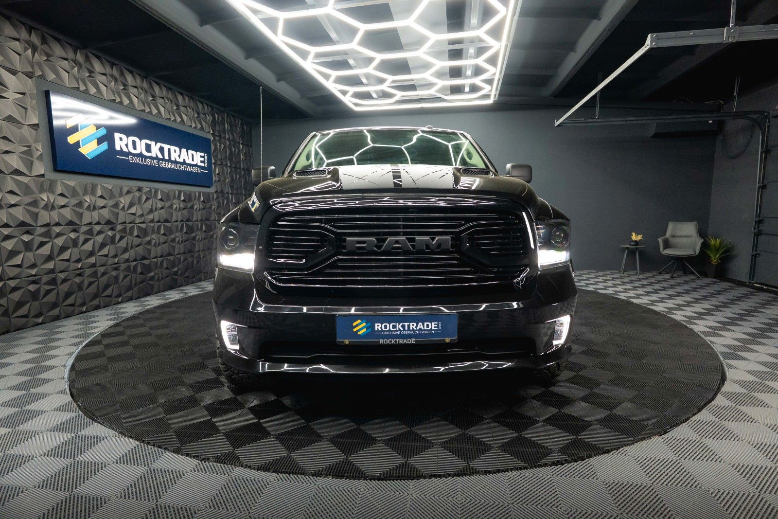 Fahrzeugabbildung Dodge RAM 5.7 V8 HEMI 4x4 OFFROAD Night-Paket *LED*AHK