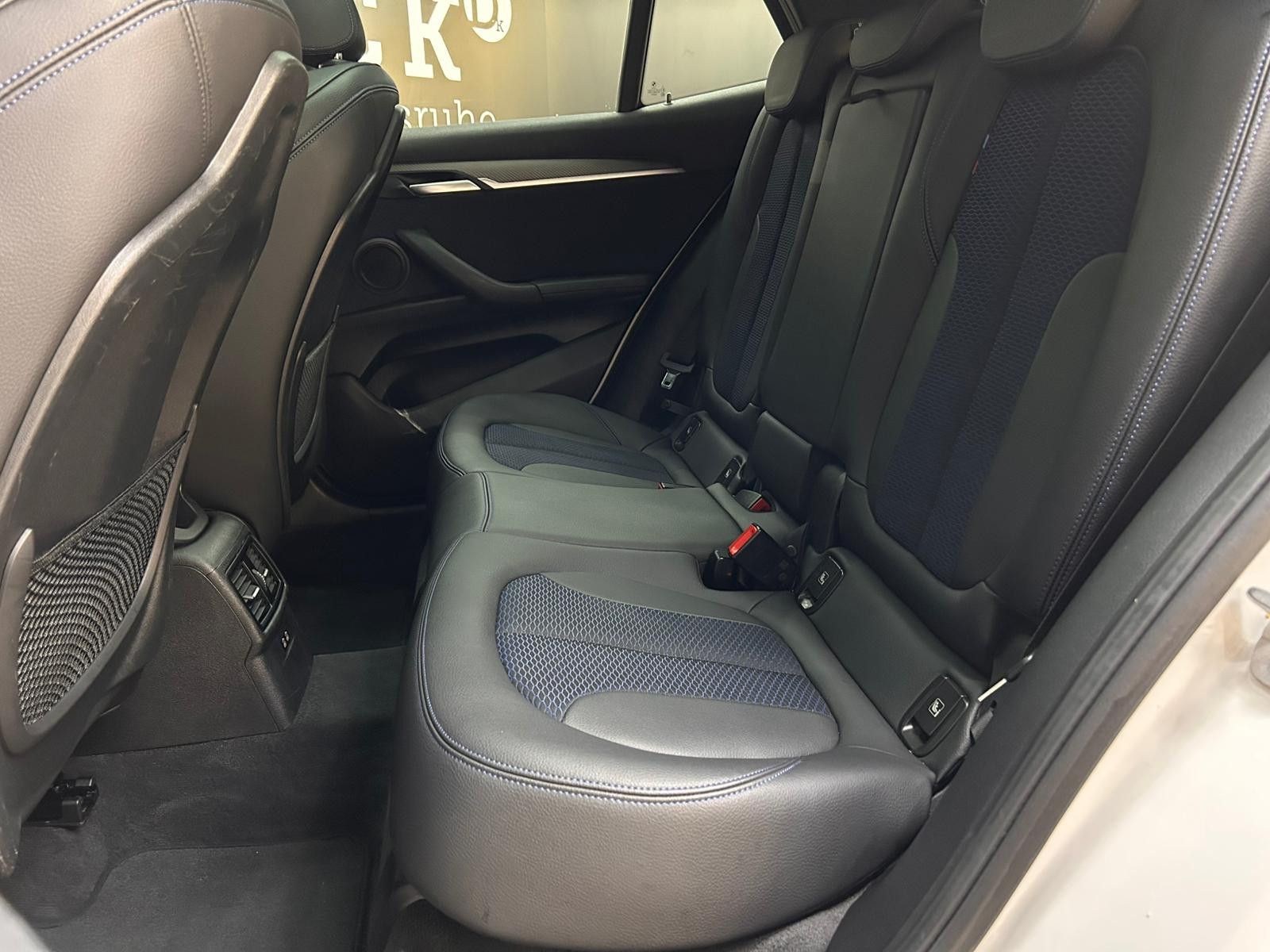 Fahrzeugabbildung BMW X2 20d M Sport M PAKET+SHADOW+PANO+HEAD+KAMER+19