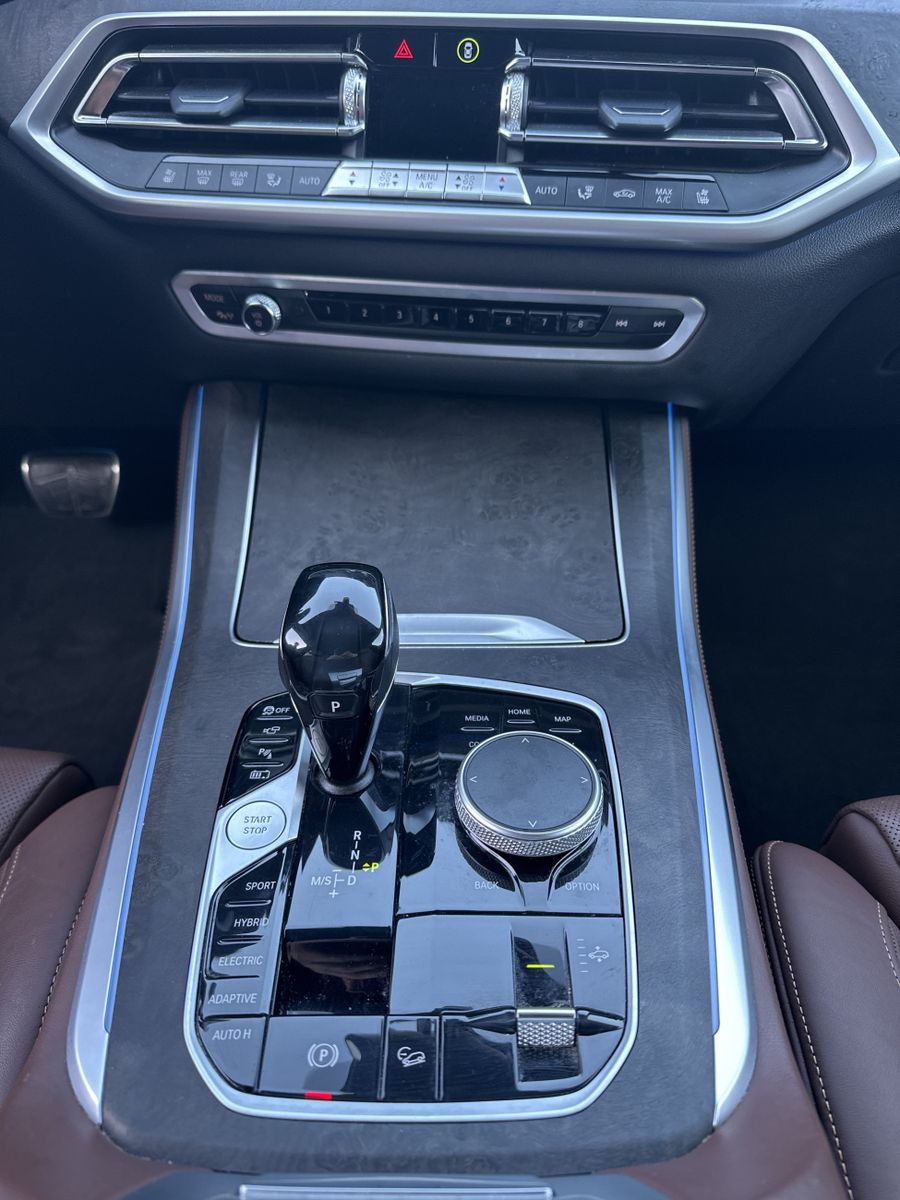 Fahrzeugabbildung BMW X5 xDrive45e M-Sport NAV+LED+PANO+360°+ACC+21ZO
