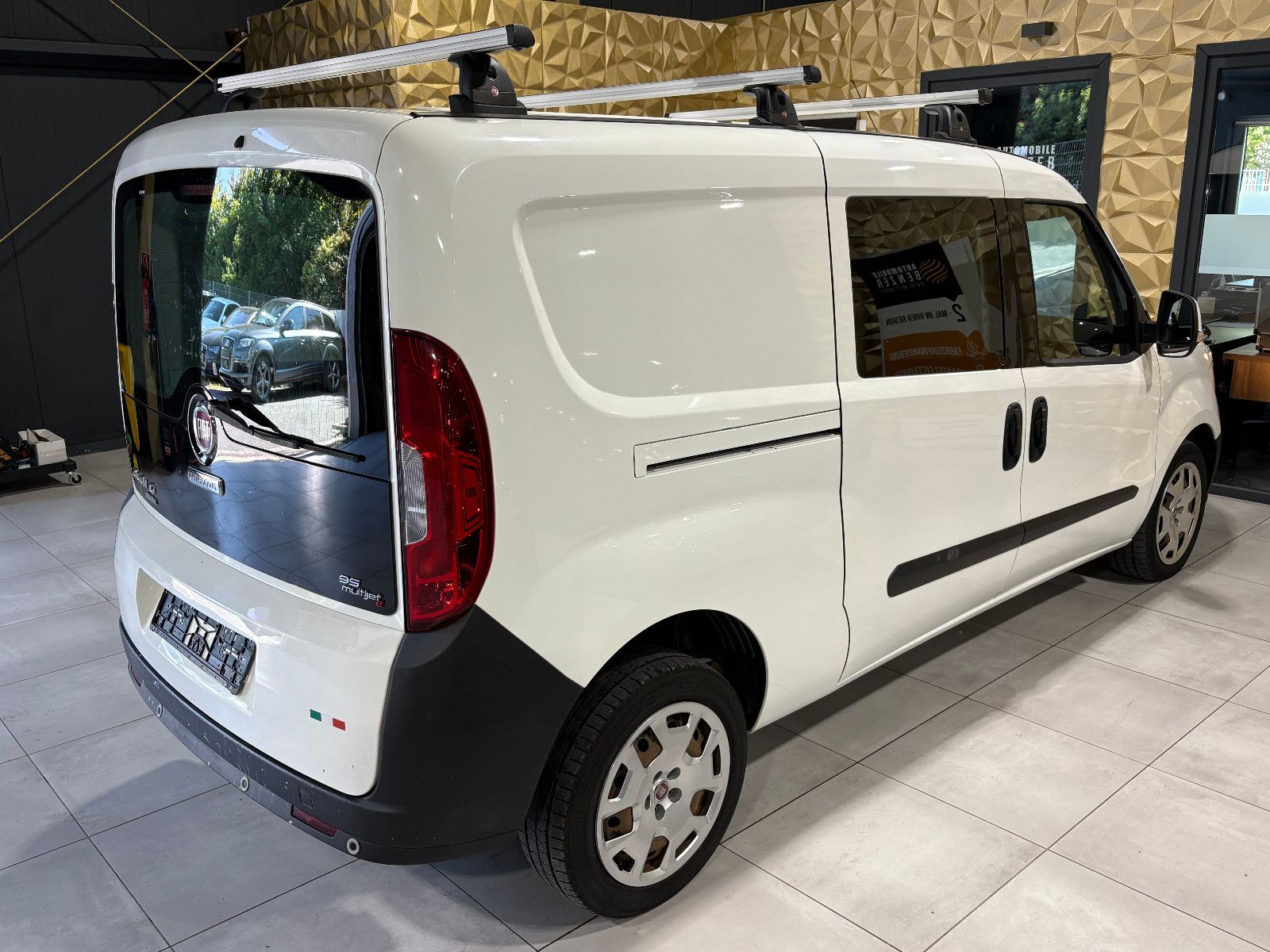 Fahrzeugabbildung Fiat Doblo Doblò SX Maxi Kasten/3-SITZ/PDC/BLUETOOTH/