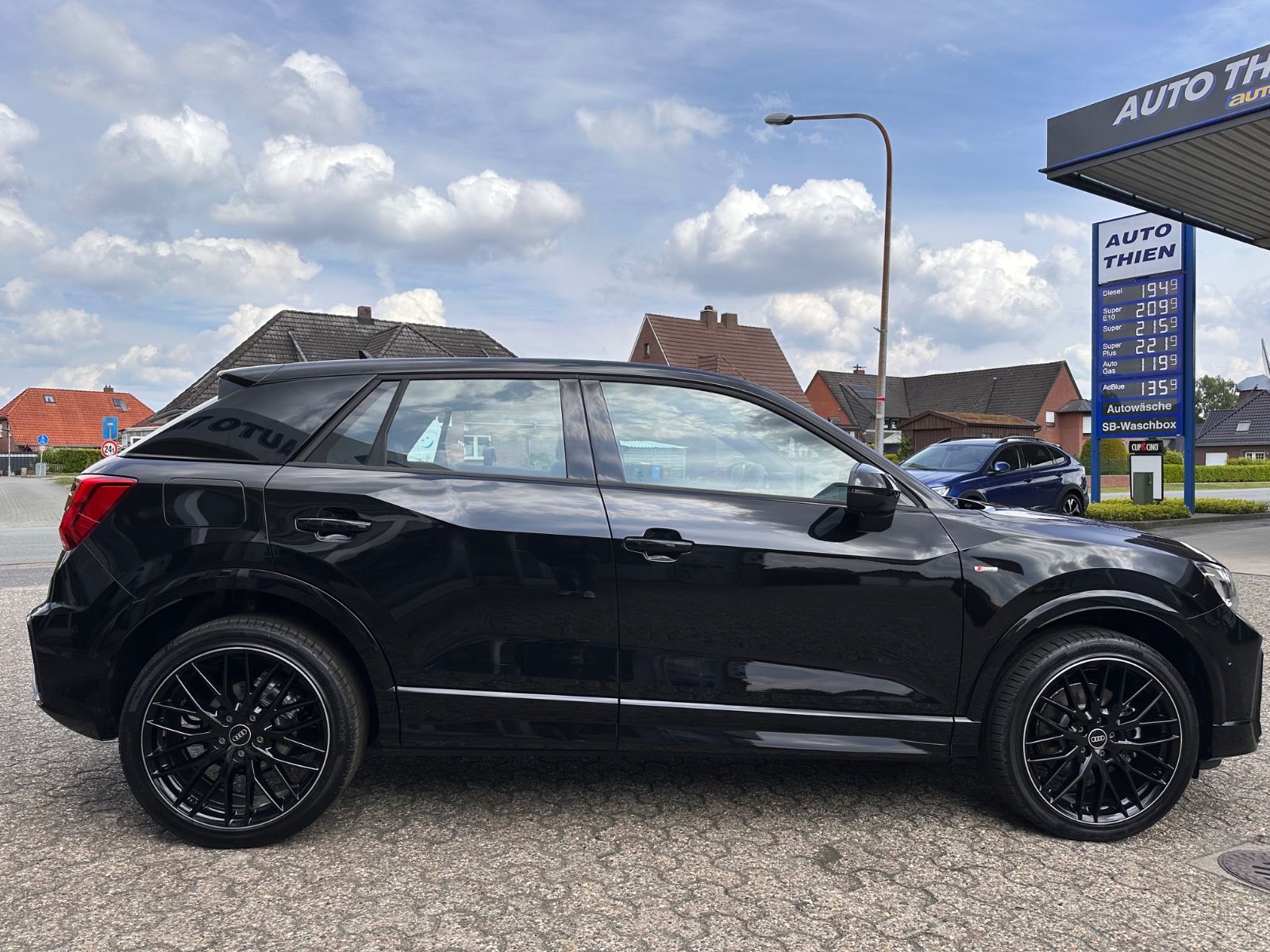Fahrzeugabbildung Audi Q2 35 TDI S line S Tronic Matrix/Black/APP/Navi