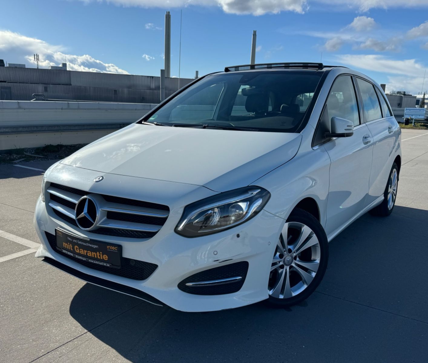 MERCEDES-BENZ B 220 4Matic Urban PANORAMA*LEDER*LED*AHK*ALU