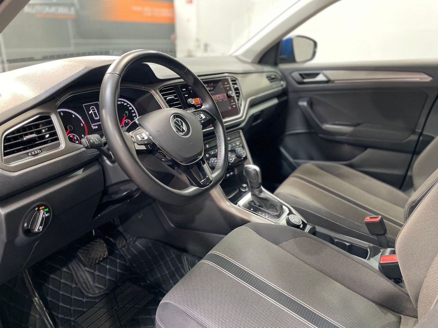 Fahrzeugabbildung Volkswagen T-Roc Style 4Motion #Kamera#CarPlay#Spur