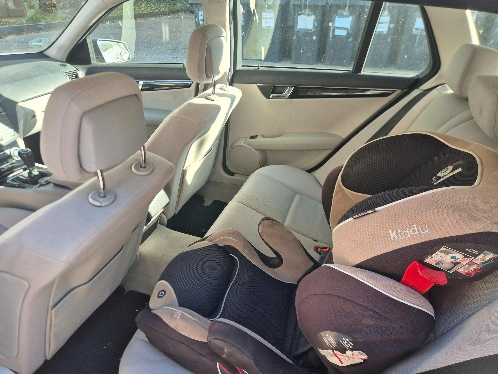 Mercedes-Benz C220 2010 — photo 11
