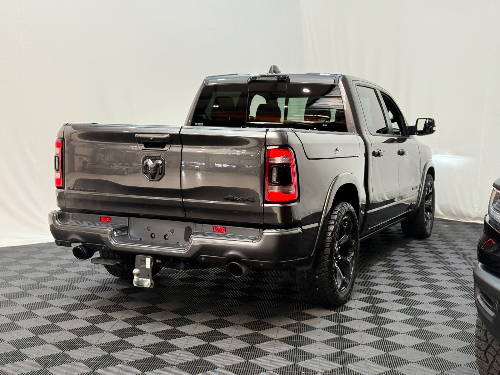 Fahrzeugabbildung Dodge RAM 1500 LIMITED NIGHT CREW CAB 4x4 RAMBOX