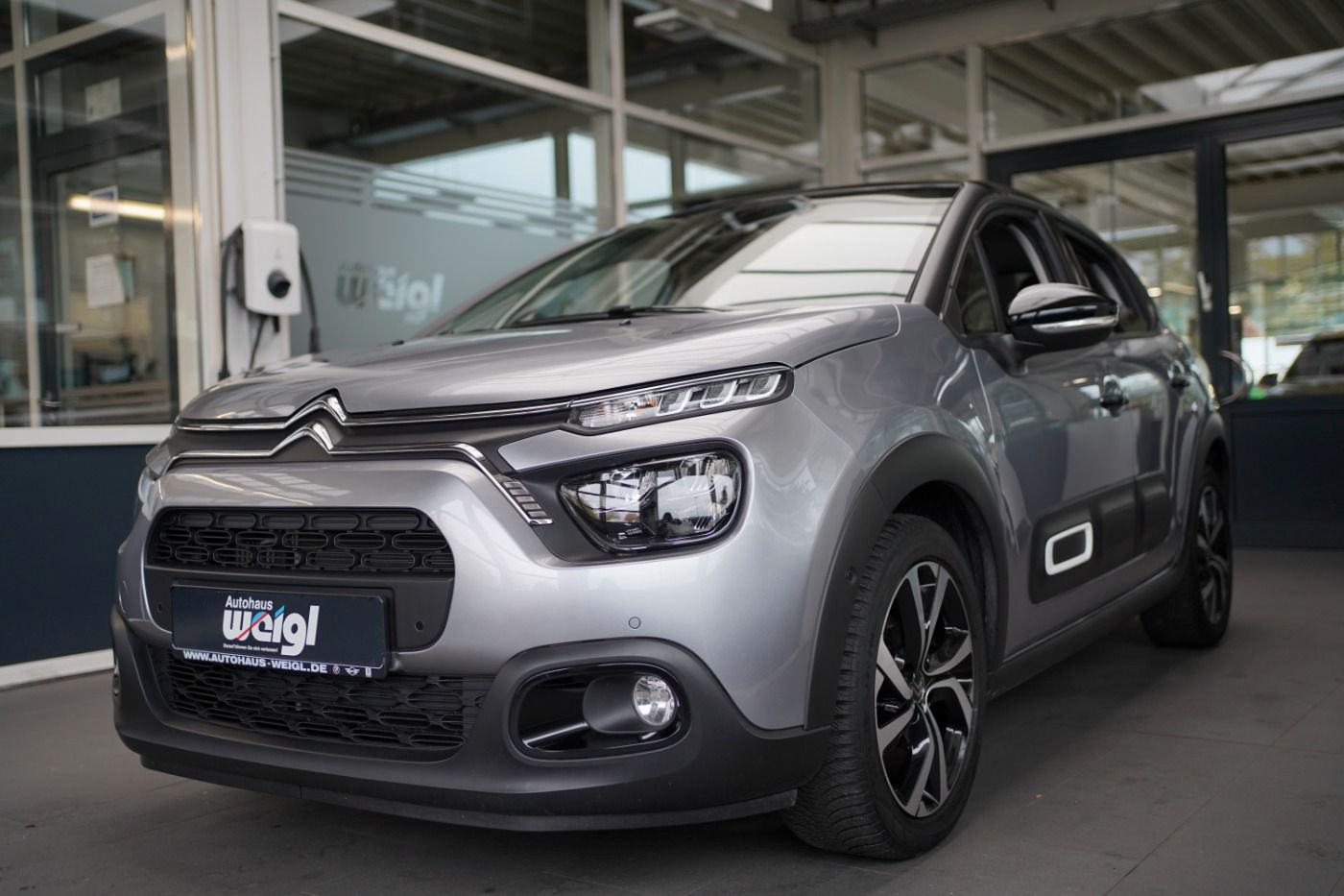 Fahrzeugabbildung Citroën C3 PureTech 110 EAT6 Shine Pack Automatik Navi