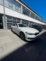 BMW 530i xDrive Touring A - - BMW 530 mit Benzin-Antrieb: Weiß, Kombi