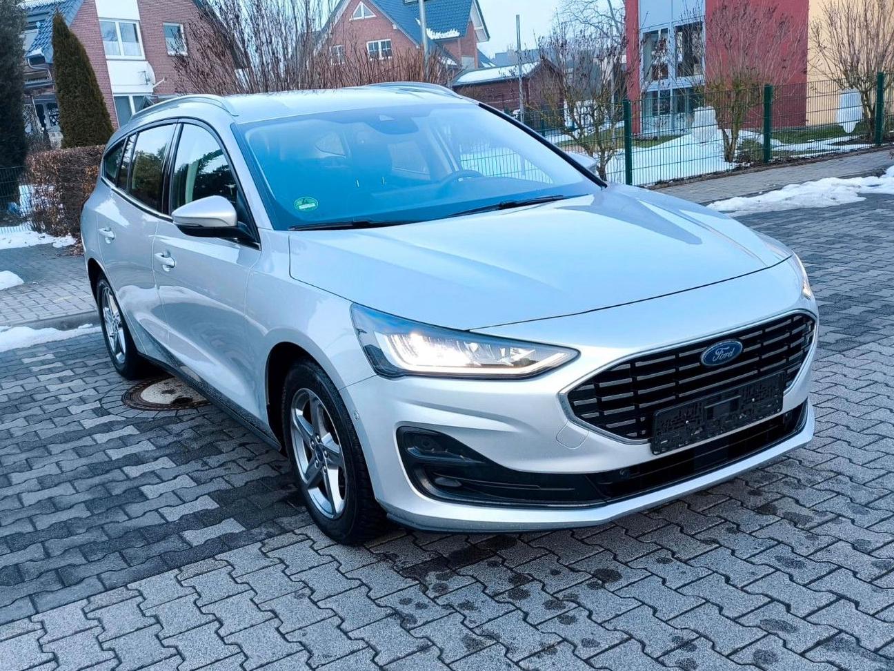 Ford Focus Turnier Titanium +SHZ+ACC+ Kamera +1.Hand