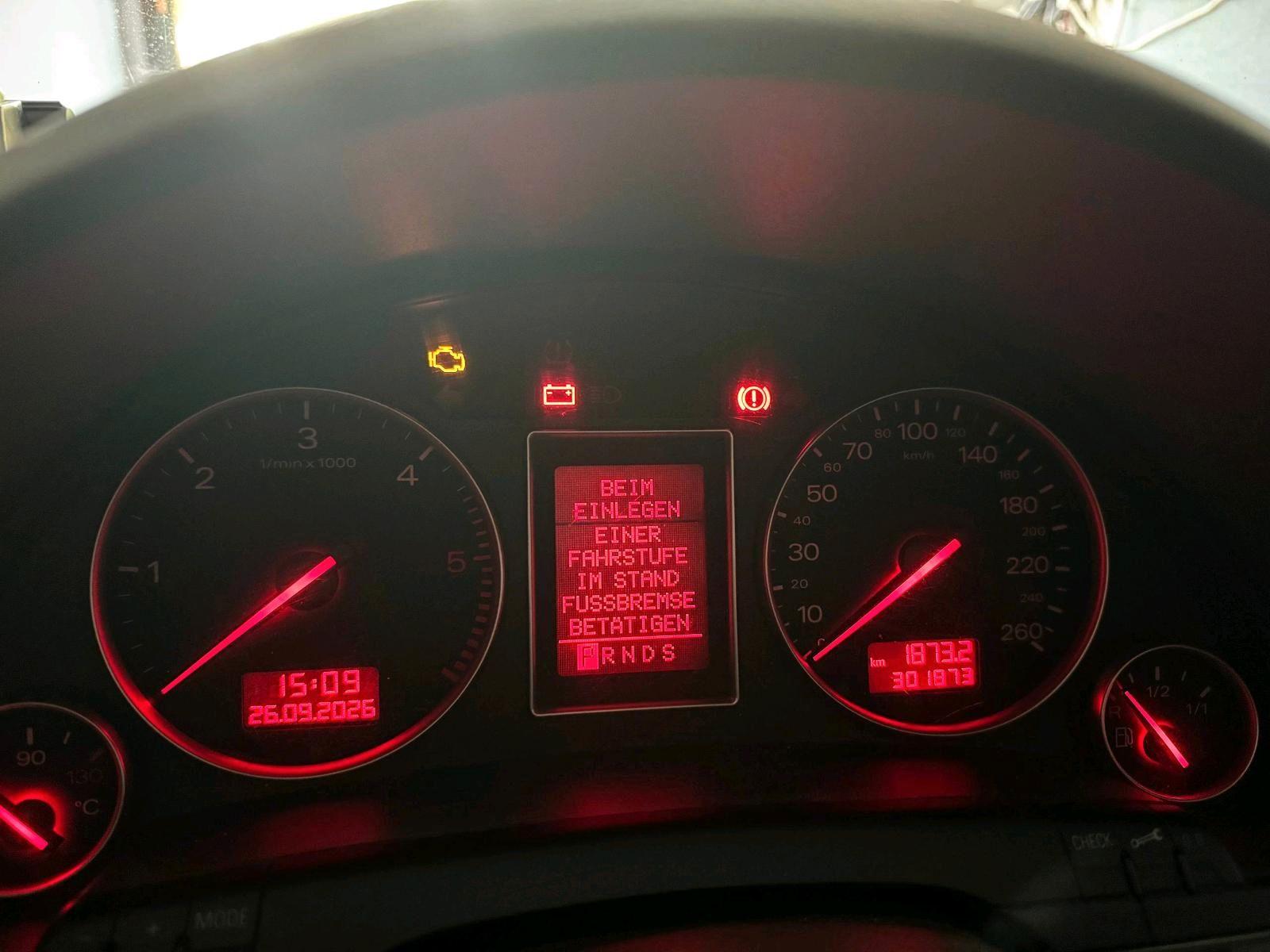 Audi A4 2004 — photo 14