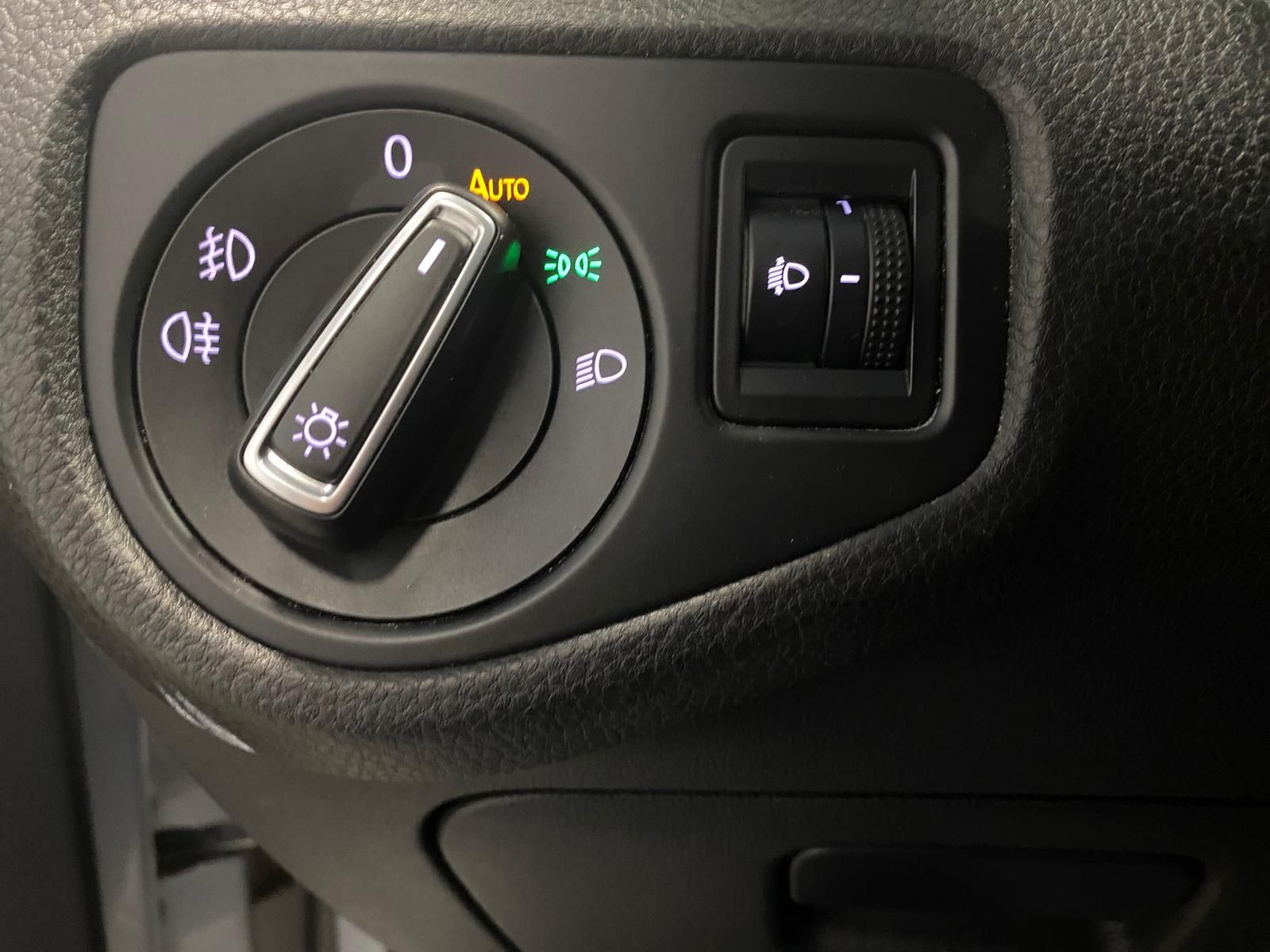 Fahrzeugabbildung Volkswagen Golf 1.2 TSI Lounge BMT+ PDC V&H+SITZHEIZ+KLIMA+