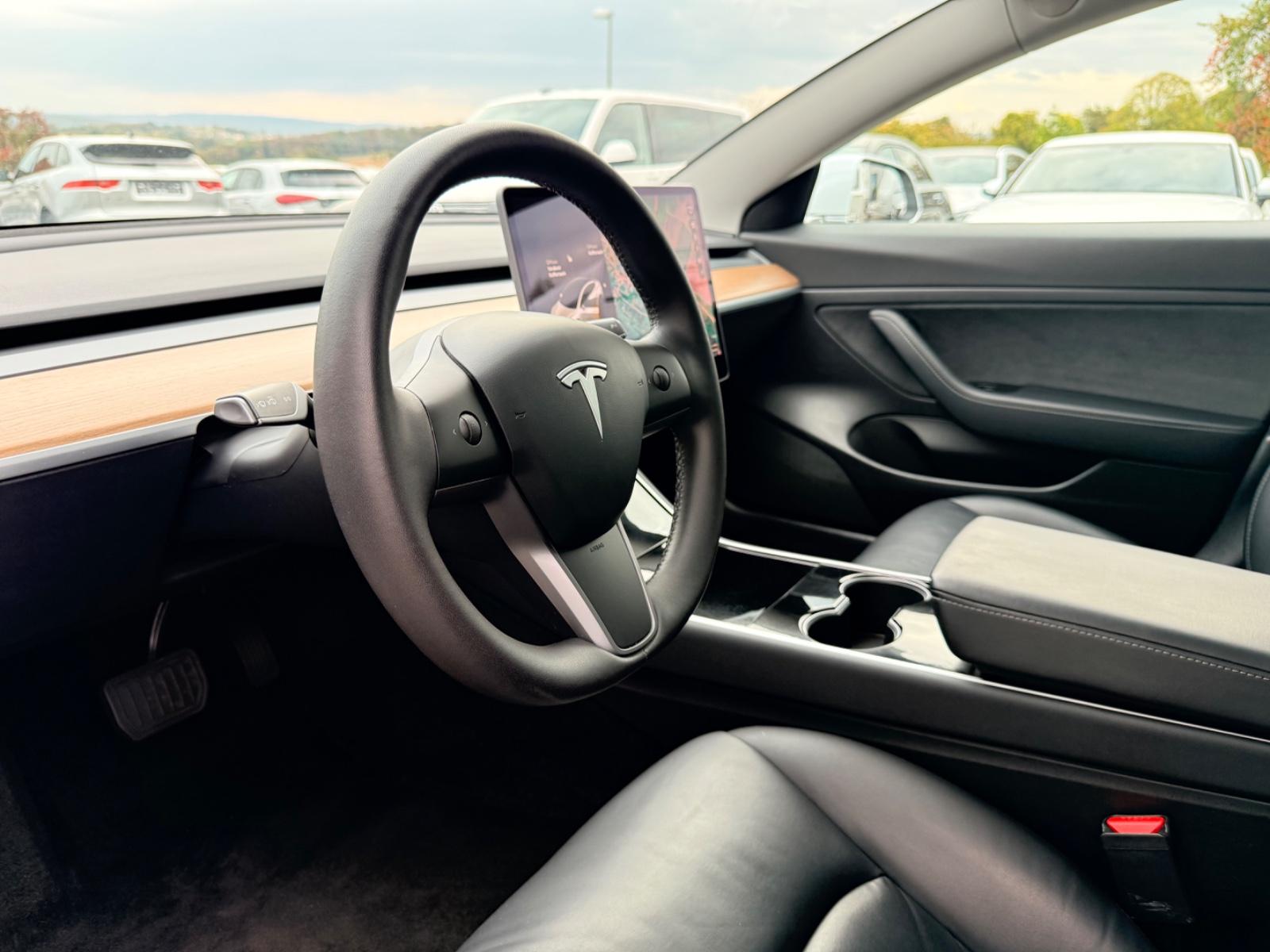 Tesla Model 3 Standard Range Plus | 283 ch | BVA | Toit panoramique | Cuir | Sièges chauffants AV/AR | Attelage amovible