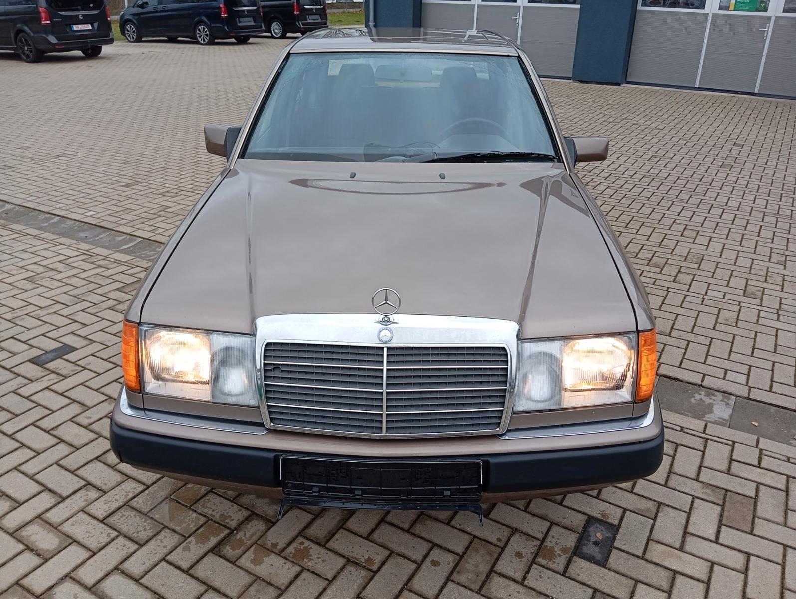 Mercedes-Benz 250D,2HAND,ABS,AHK,el.Schiebedach,8FACHB.TÜV NEU