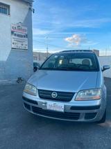 Fiat Idea - silberne Fiat Idea