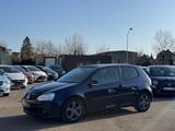 Volkswagen Golf V Lim. United 1.Hand/SHZ/PDC/STHZ - Volkswagen Golf mit Benzin-Antrieb: Sportwagen